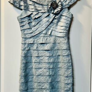 London Times Light Gray/Silver Elegant Layered Dress